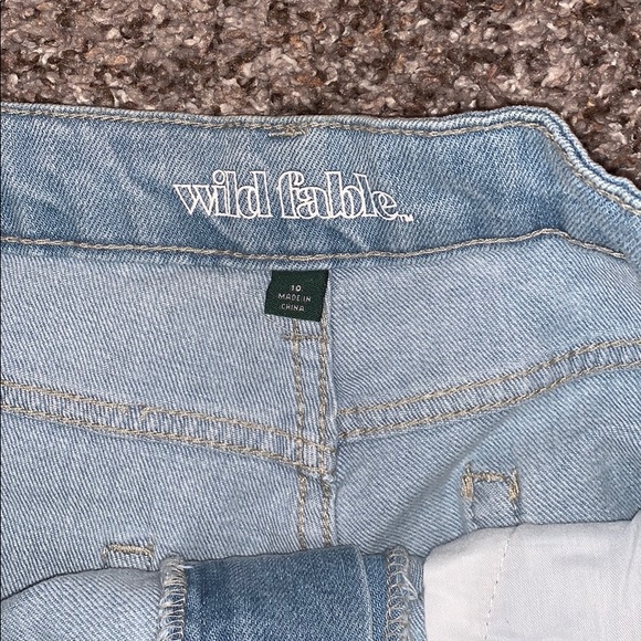 Light Wash Mom Jeans - Picture 3 of 4